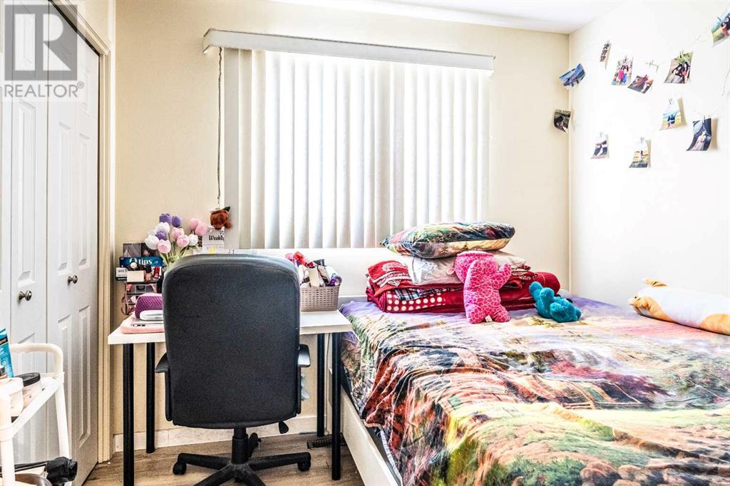 Multi-family House Bi-level for Sale in  Tavender Road NW Thorncliffe Calgary 