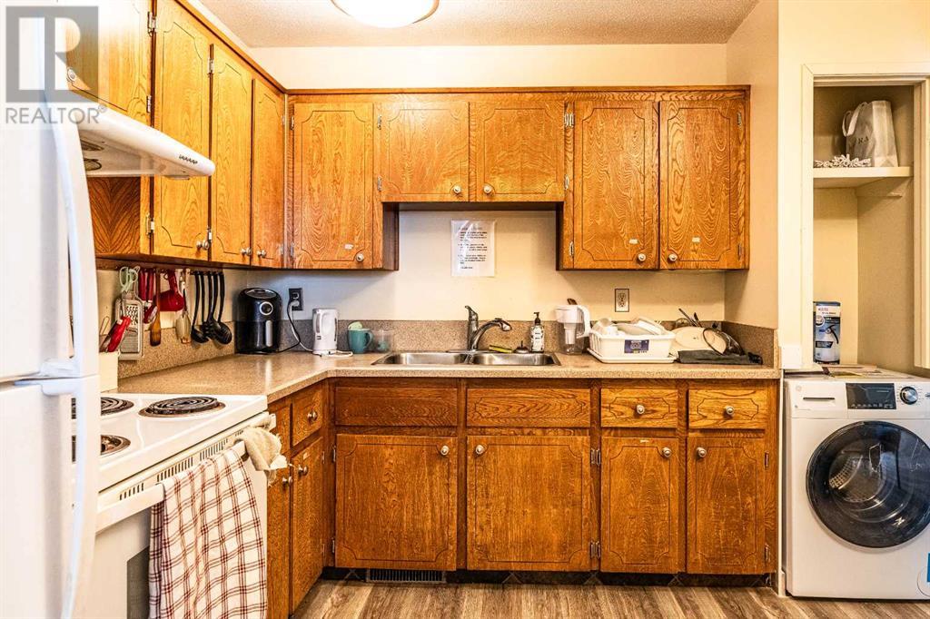 Multi-family House Bi-level for Sale in  Tavender Road NW Thorncliffe Calgary 