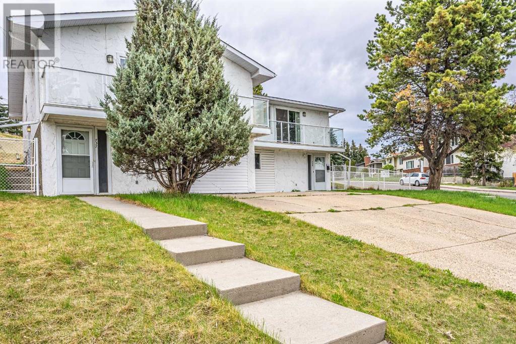 Multi-family House Bi-level for Sale in  Tavender Road NW Thorncliffe Calgary 