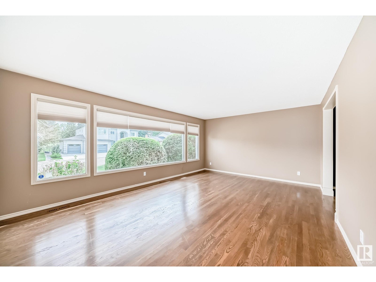 Photo 13 of 114 Fairway Dr Nw, Edmonton AB