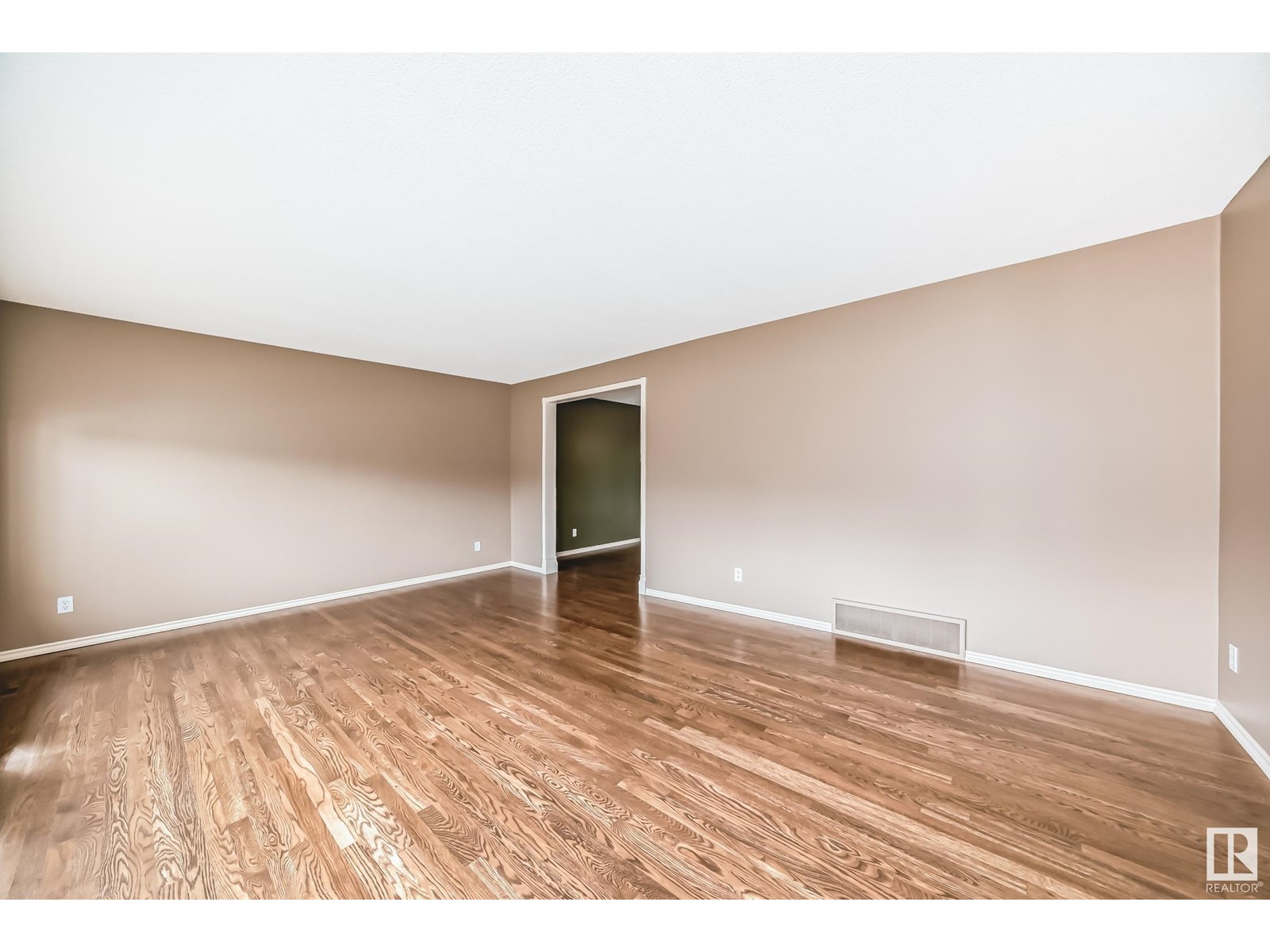 Photo 20 of 114 Fairway Dr Nw, Edmonton AB
