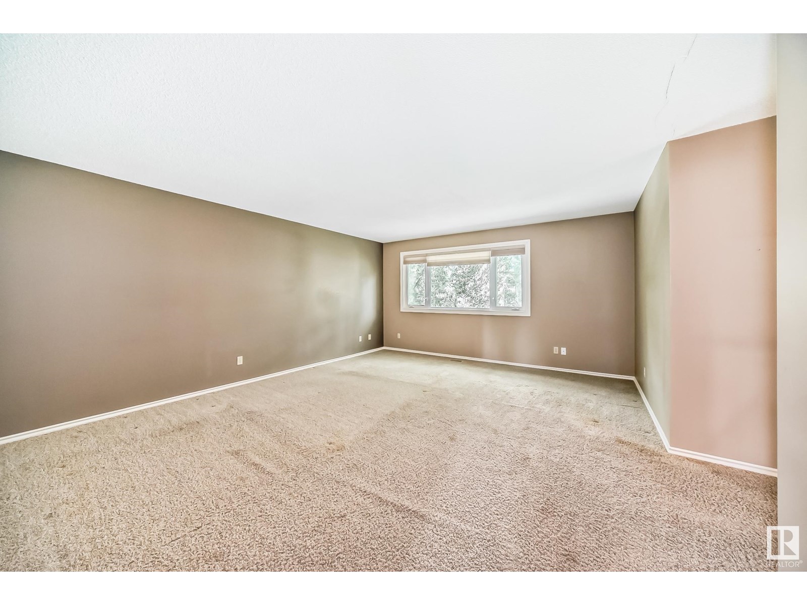 Photo 3 of 114 Fairway Dr Nw, Edmonton AB