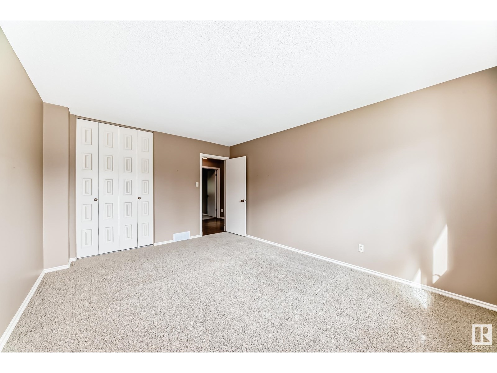 Photo 65 of 114 Fairway Dr Nw, Edmonton AB