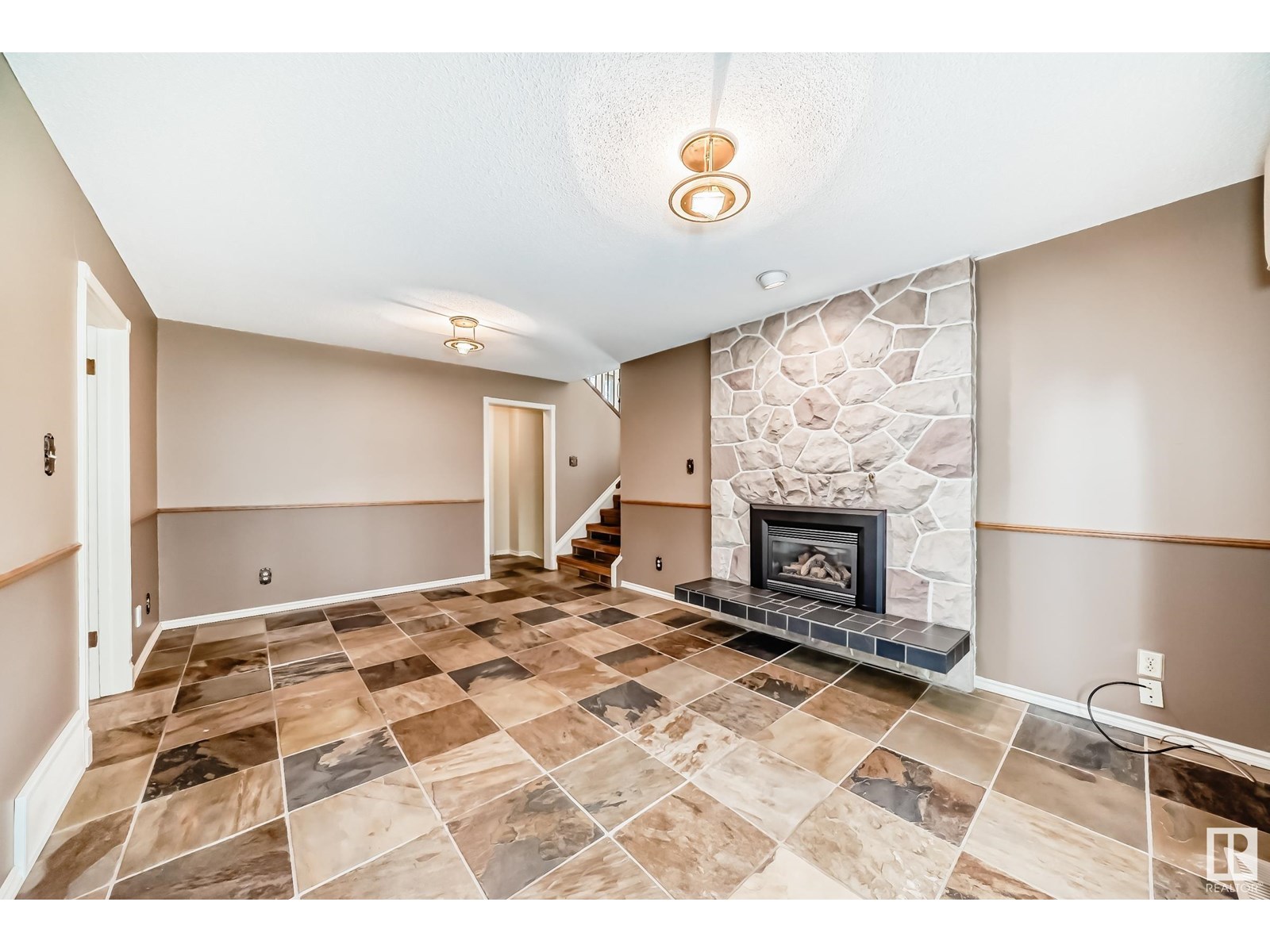 Photo 14 of 114 Fairway Dr Nw, Edmonton AB