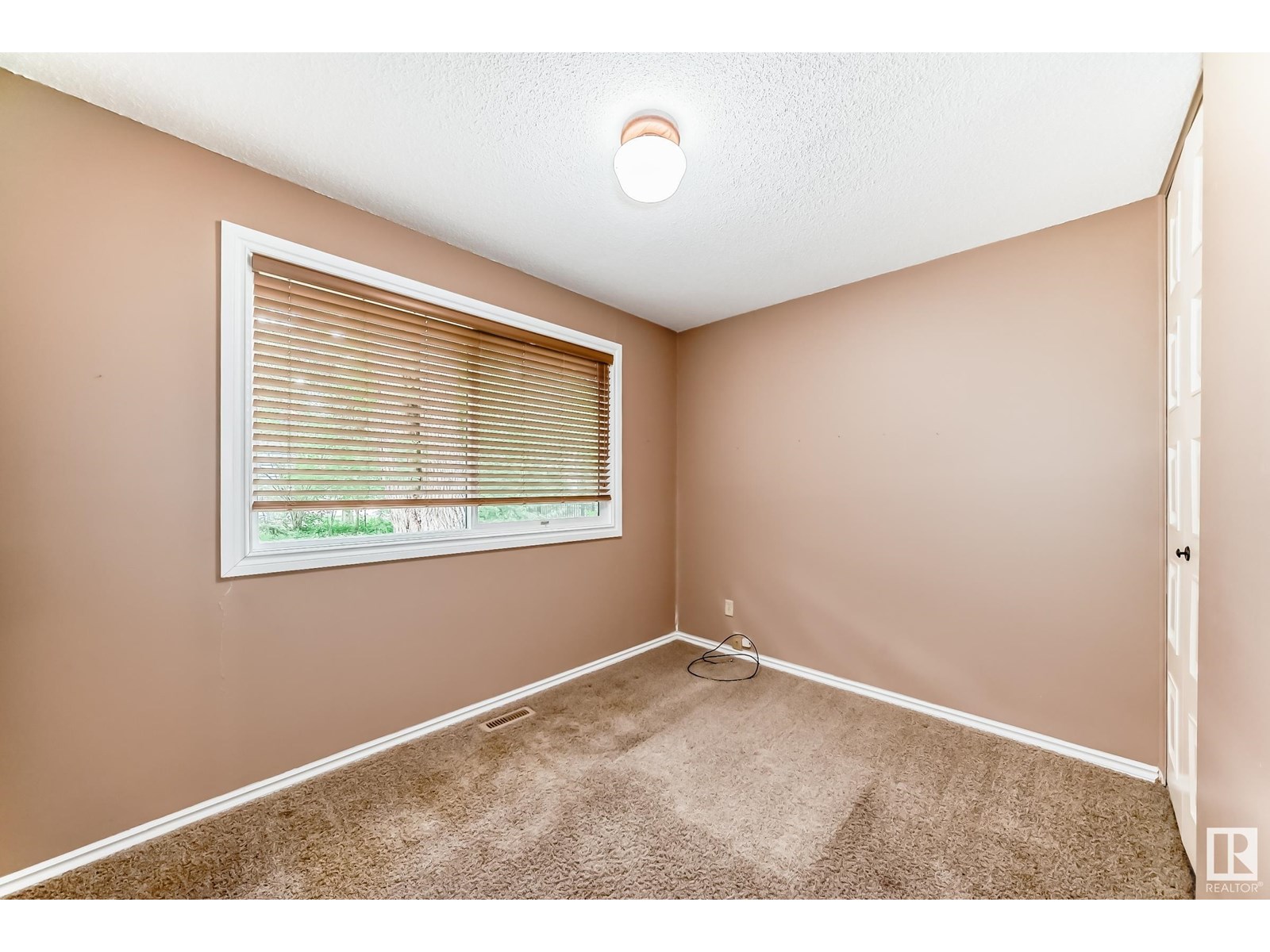 Photo 59 of 114 Fairway Dr Nw, Edmonton AB