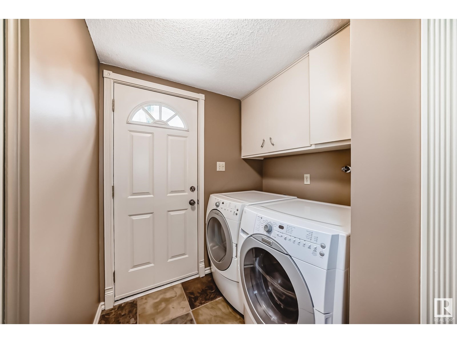 Photo 2 of 114 Fairway Dr Nw, Edmonton AB