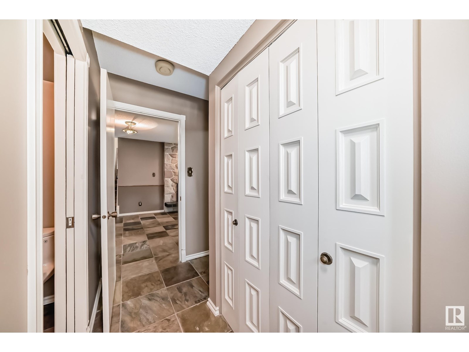 Photo 21 of 114 Fairway Dr Nw, Edmonton AB