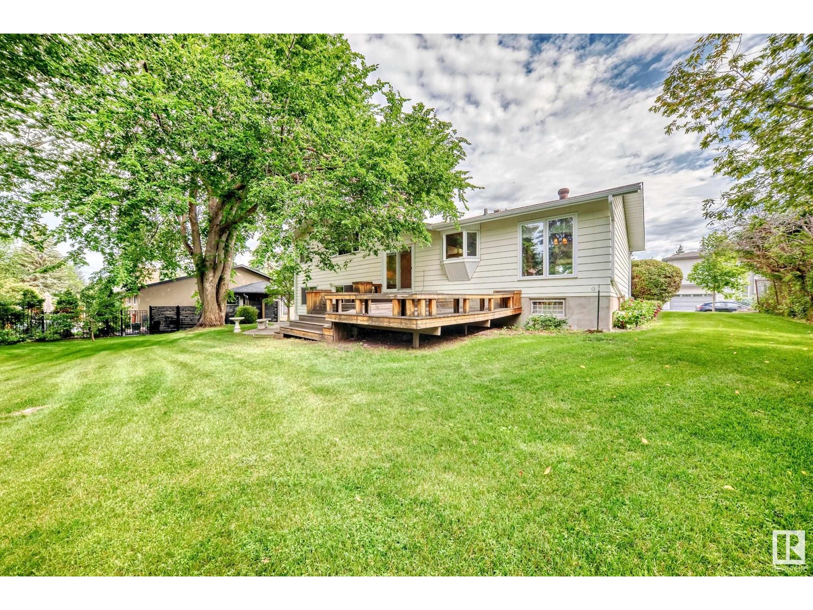 Photo 6 of 114 Fairway Dr Nw, Edmonton AB