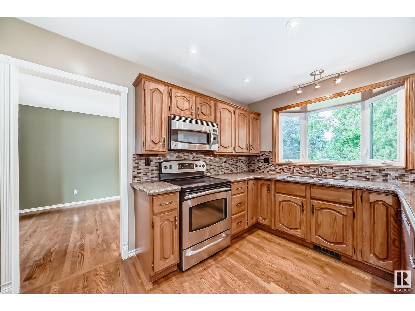Photo 64 of 114 Fairway Dr Nw, Edmonton AB