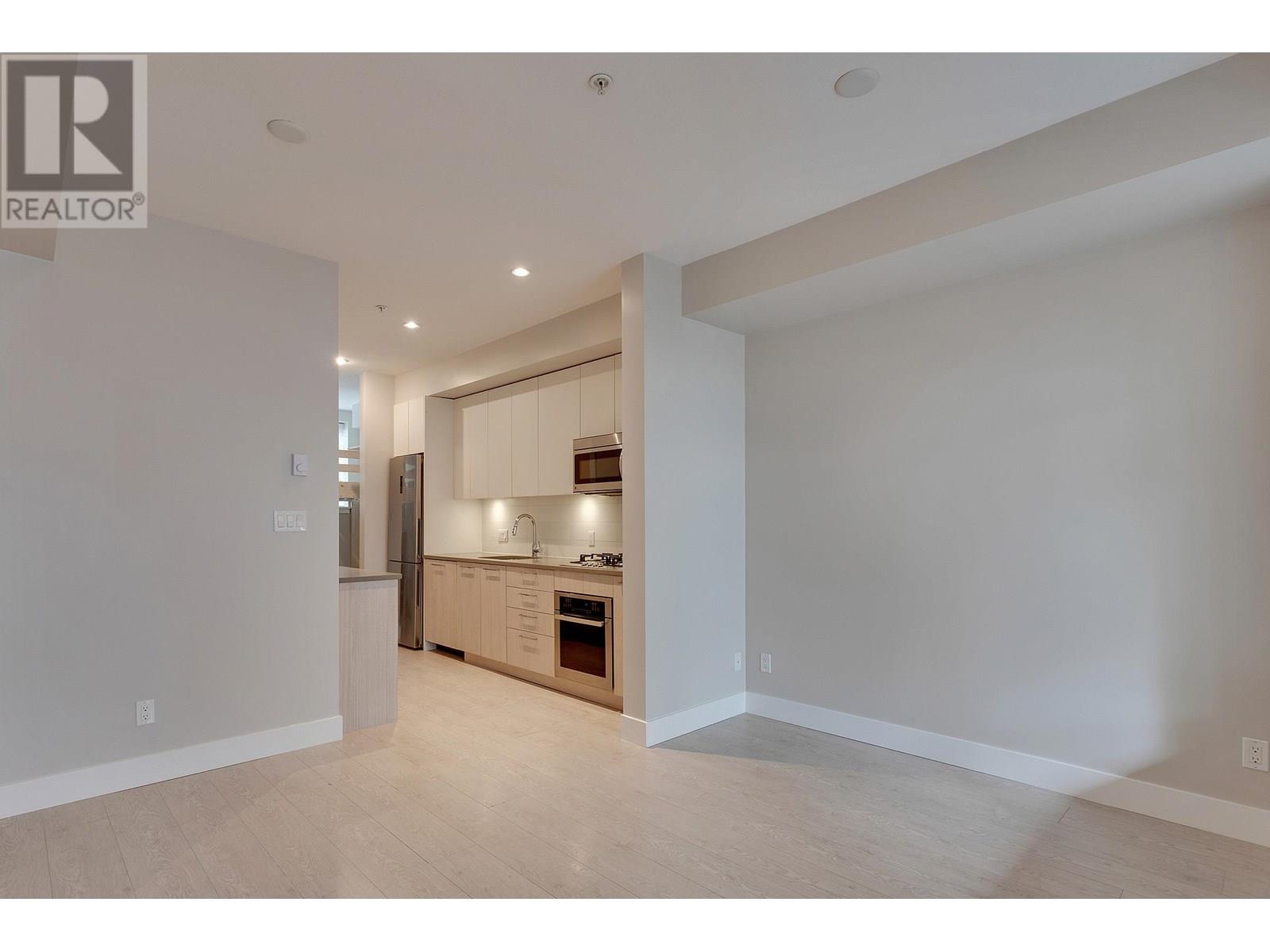 Photo 7 of 13 5152 Canada Way, Burnaby BC