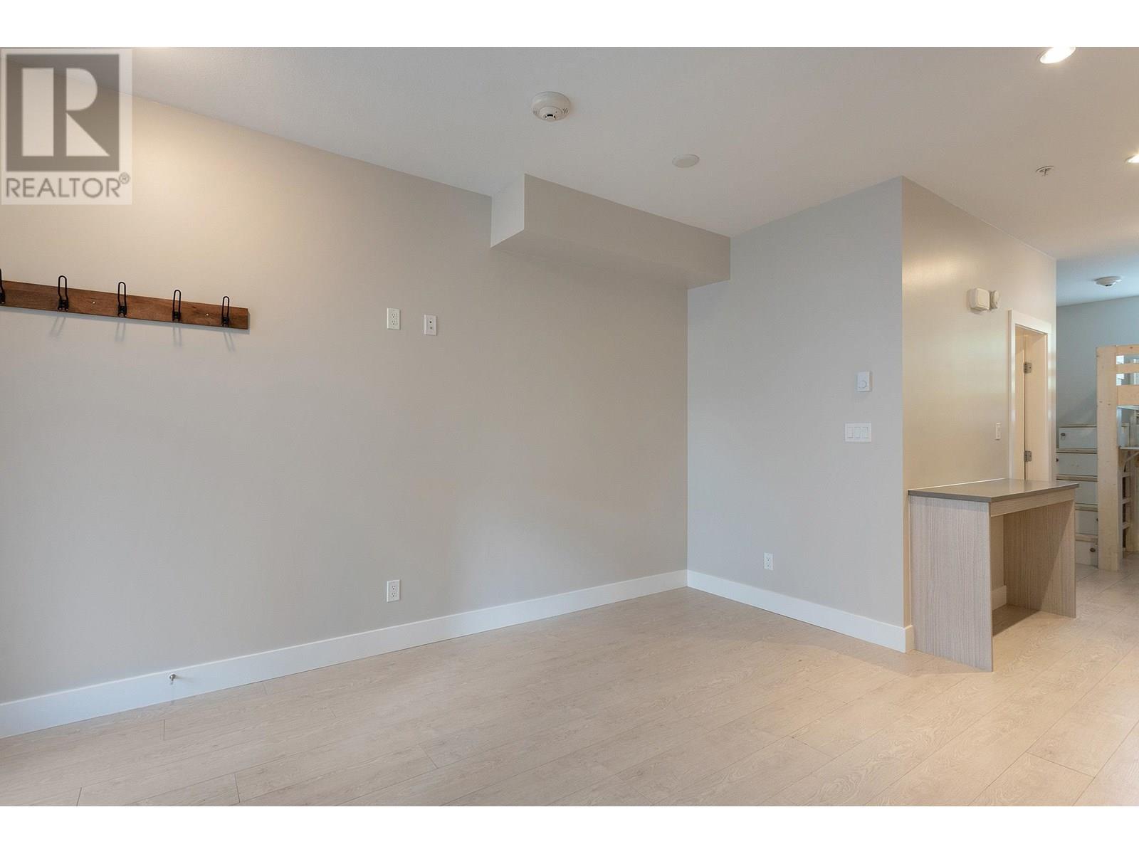 Photo 6 of 13 5152 Canada Way, Burnaby BC
