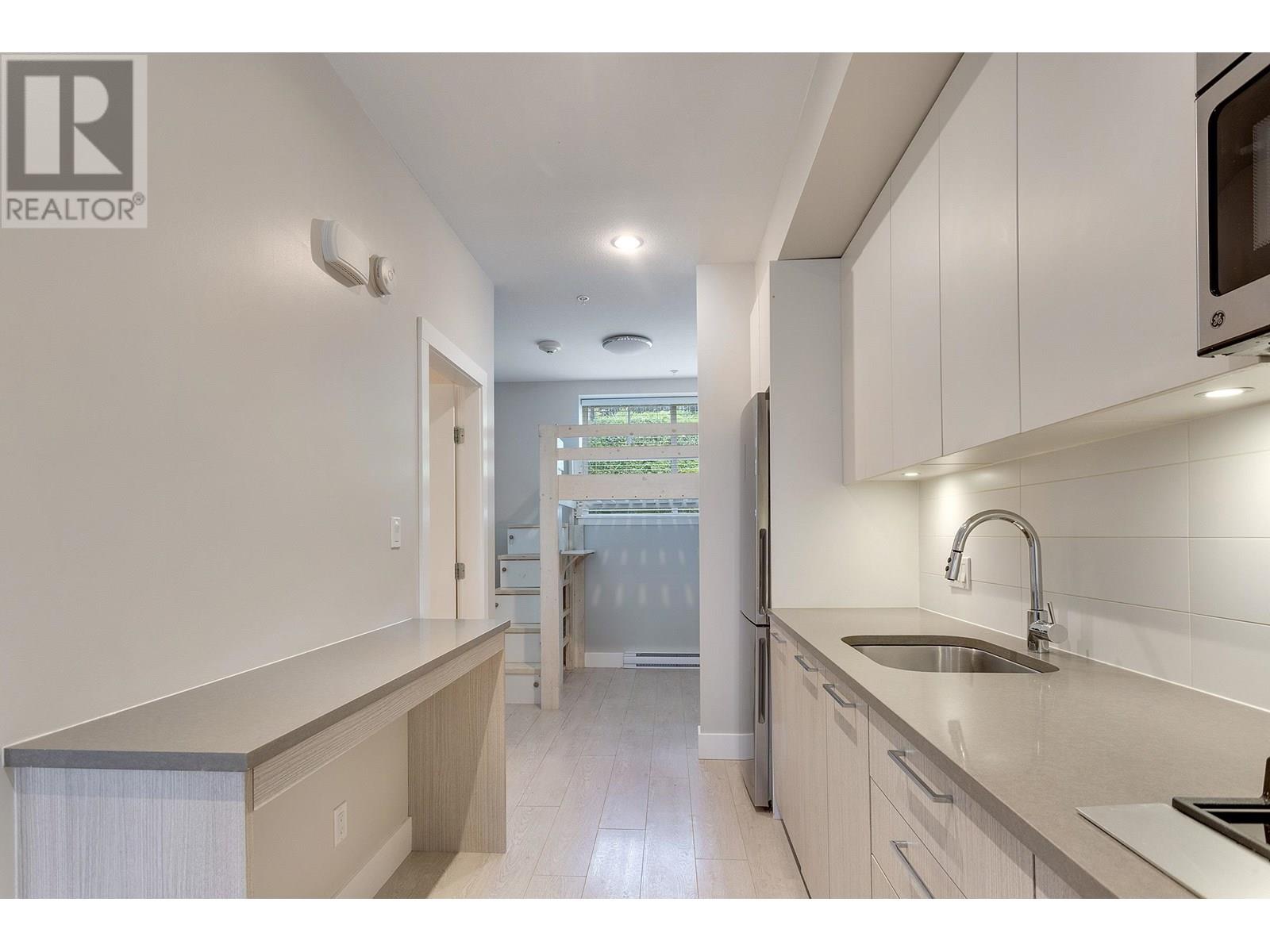 Photo 9 of 13 5152 Canada Way, Burnaby BC