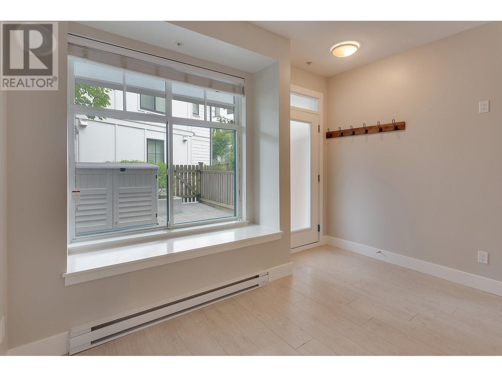Photo 5 of 13 5152 Canada Way, Burnaby BC