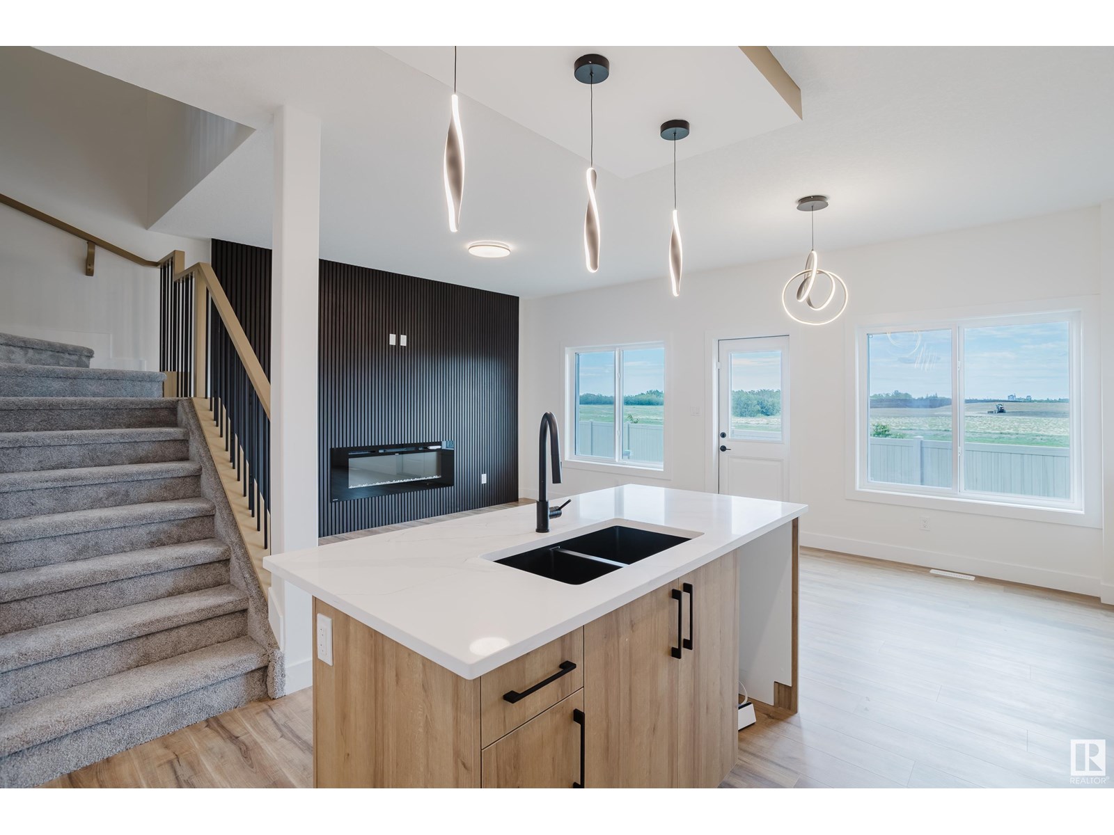 Photo 11 of 18903 24 Av Nw, Edmonton AB