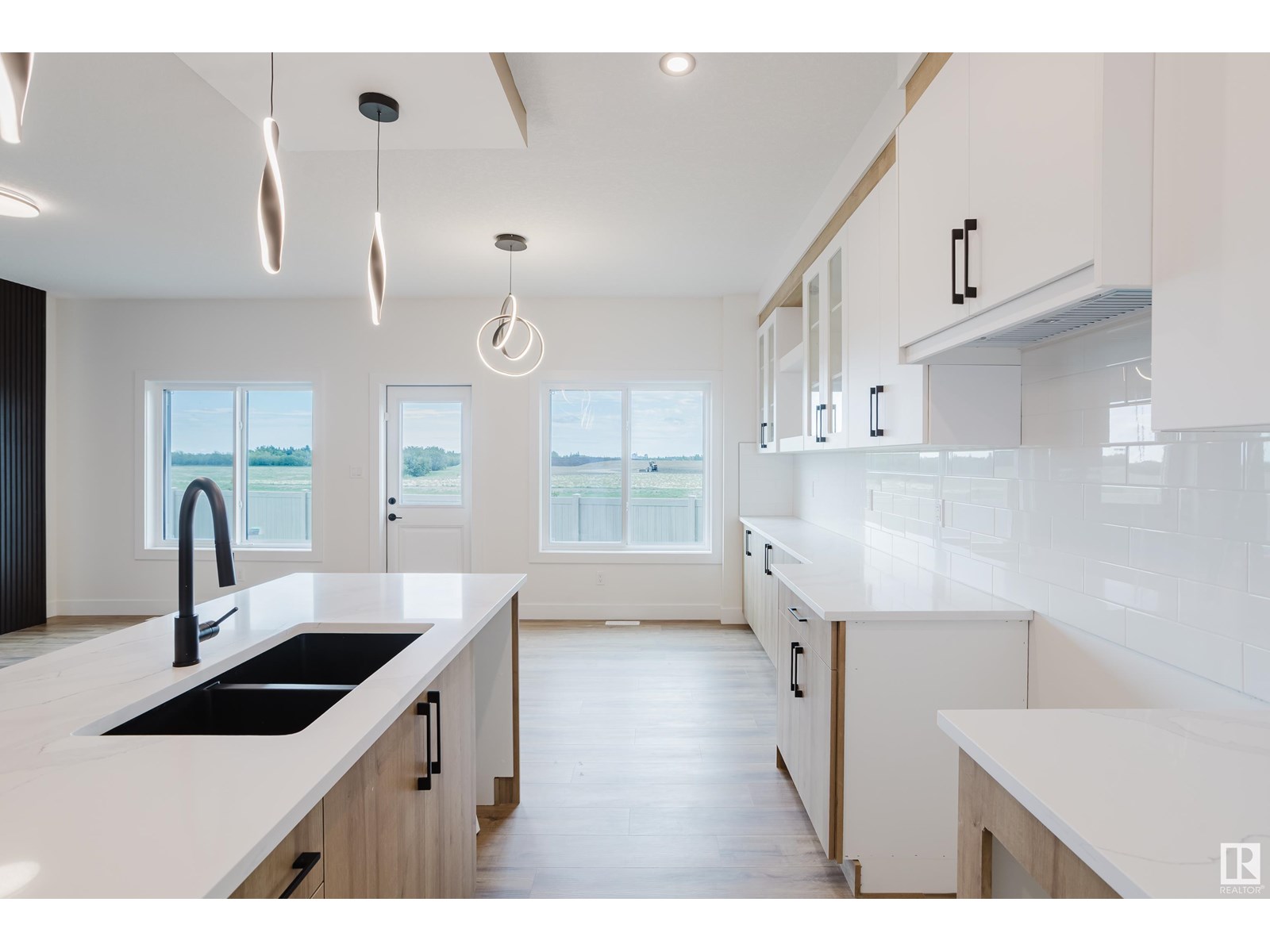 Photo 12 of 18903 24 Av Nw, Edmonton AB