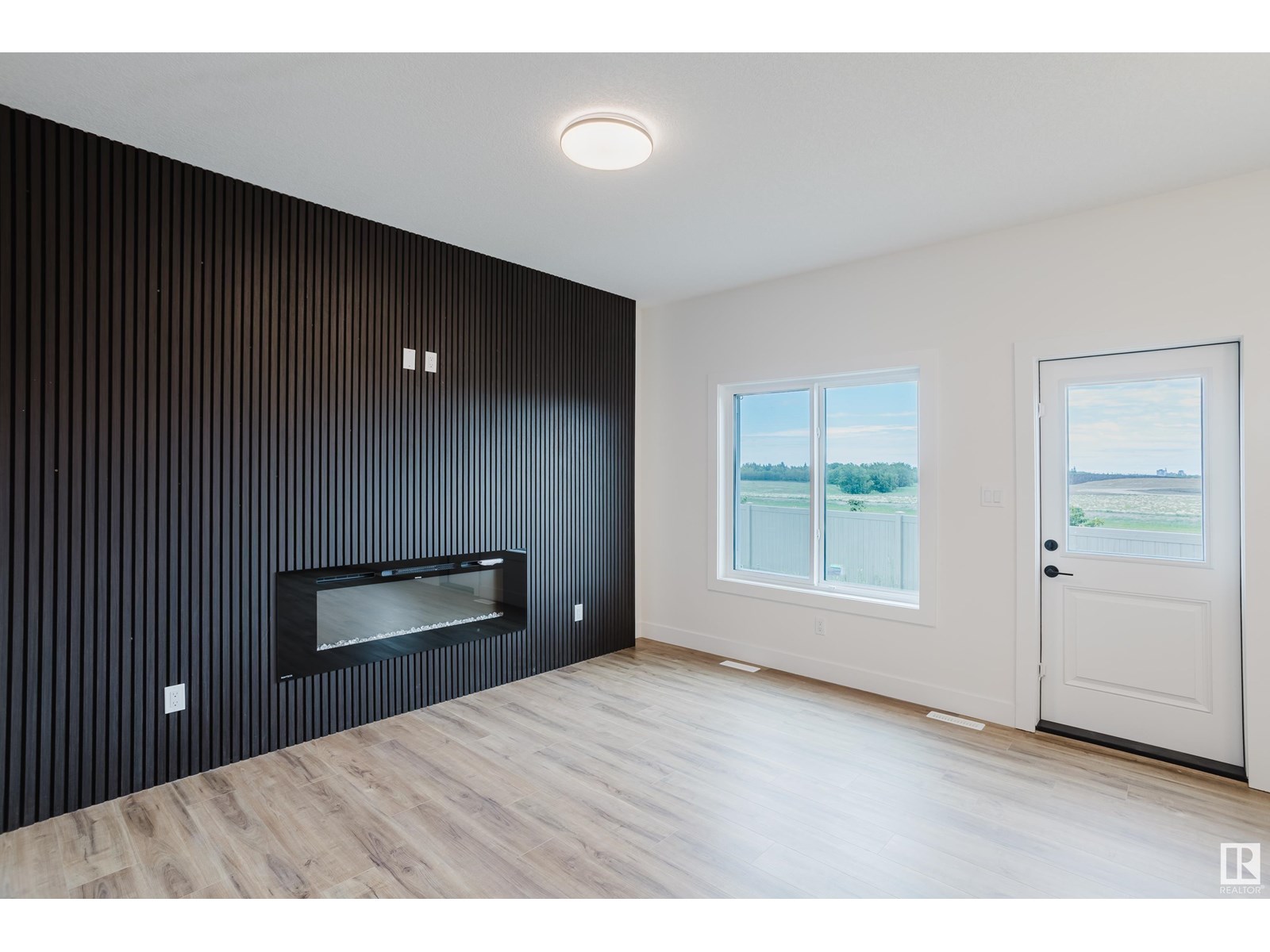 Photo 13 of 18903 24 Av Nw, Edmonton AB