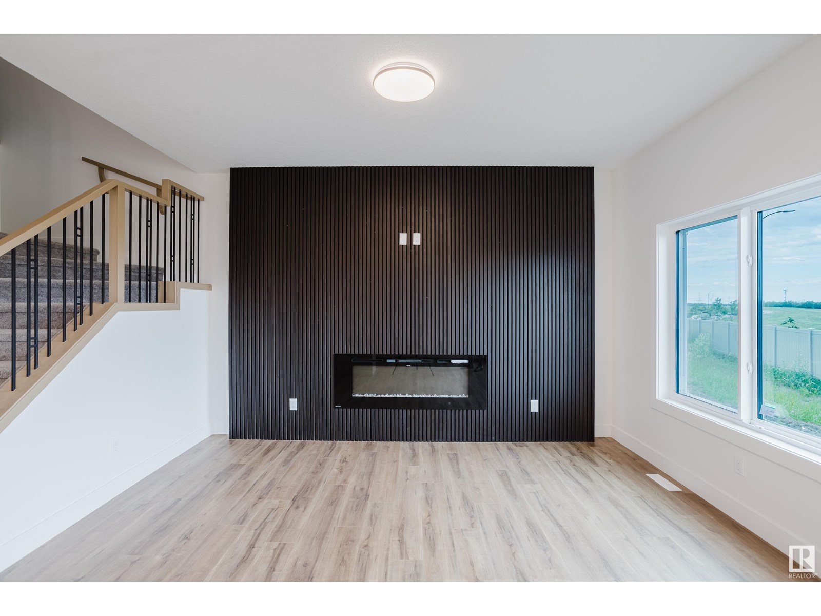 Photo 14 of 18903 24 Av Nw, Edmonton AB