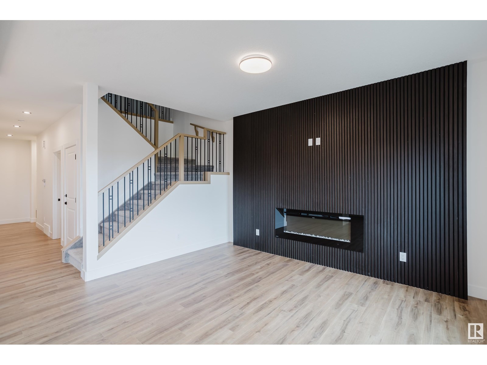 Photo 15 of 18903 24 Av Nw, Edmonton AB