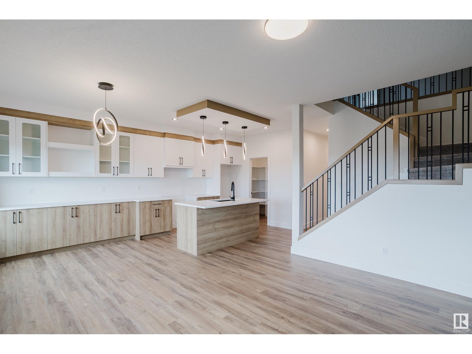 Photo 16 of 18903 24 Av Nw, Edmonton AB