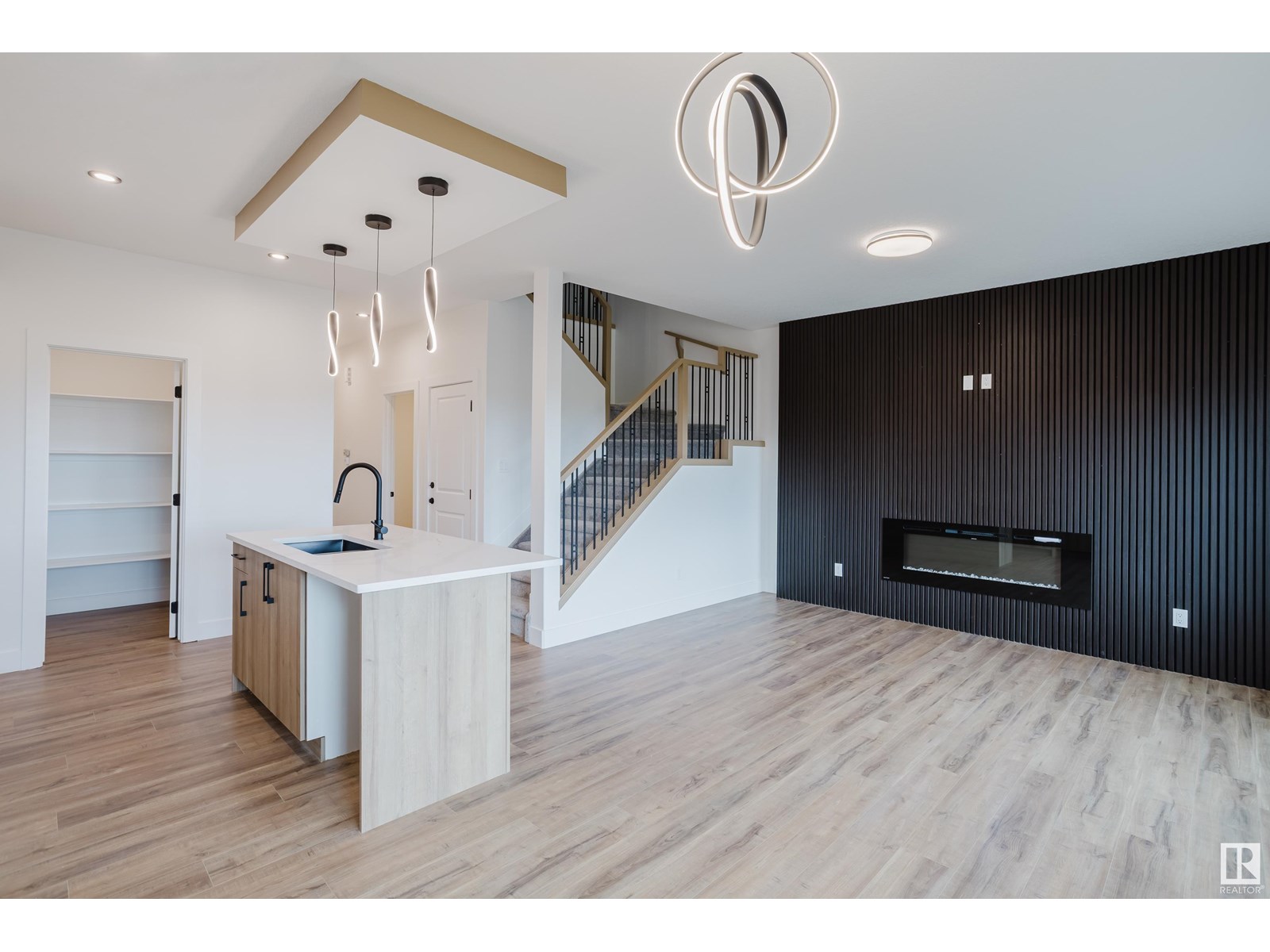 Photo 18 of 18903 24 Av Nw, Edmonton AB
