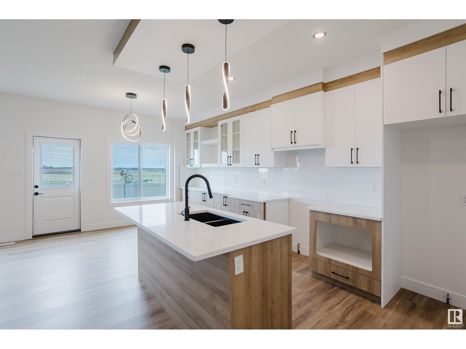 Photo 8 of 18903 24 Av Nw, Edmonton AB
