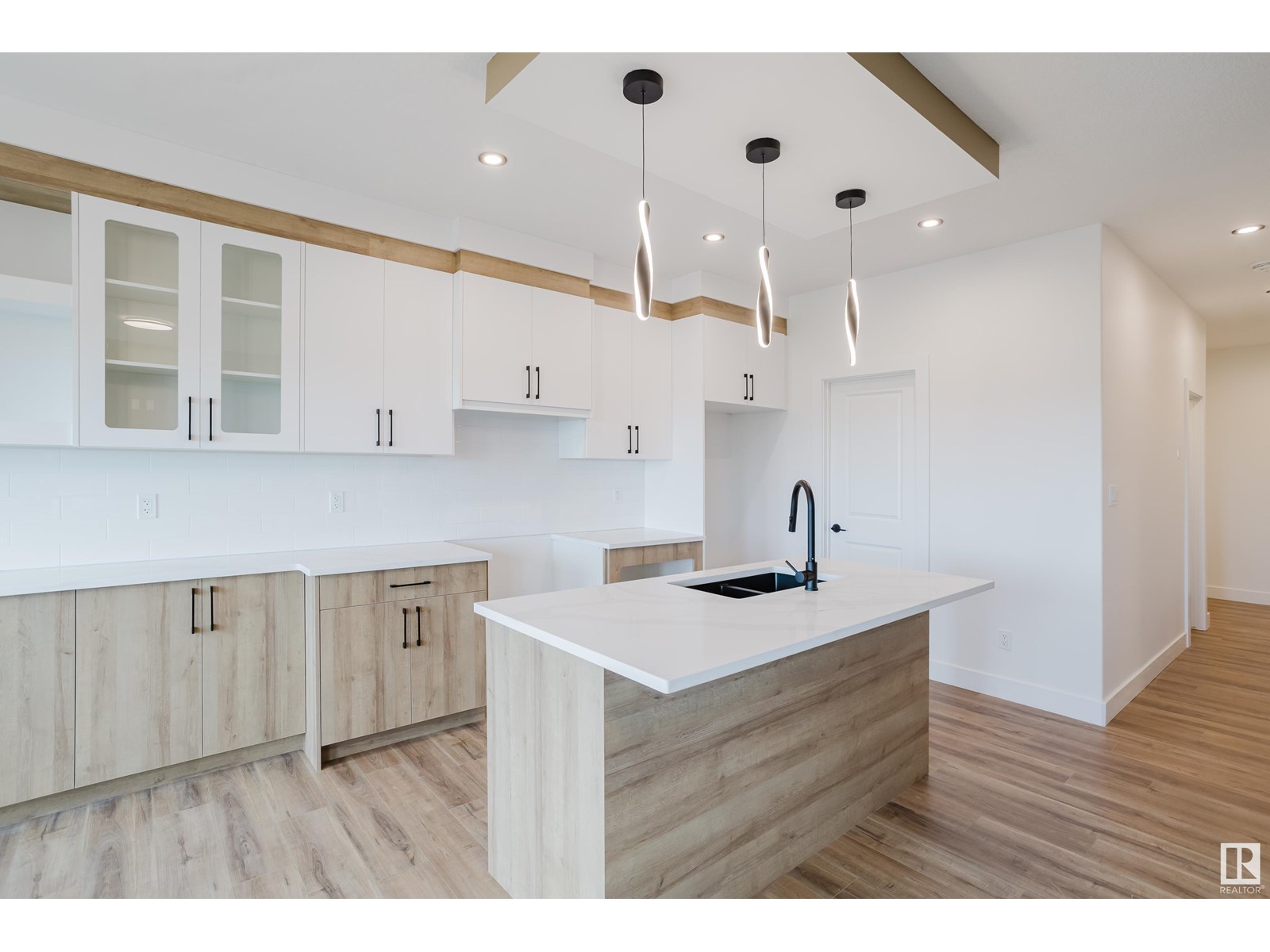 Photo 9 of 18903 24 Av Nw, Edmonton AB