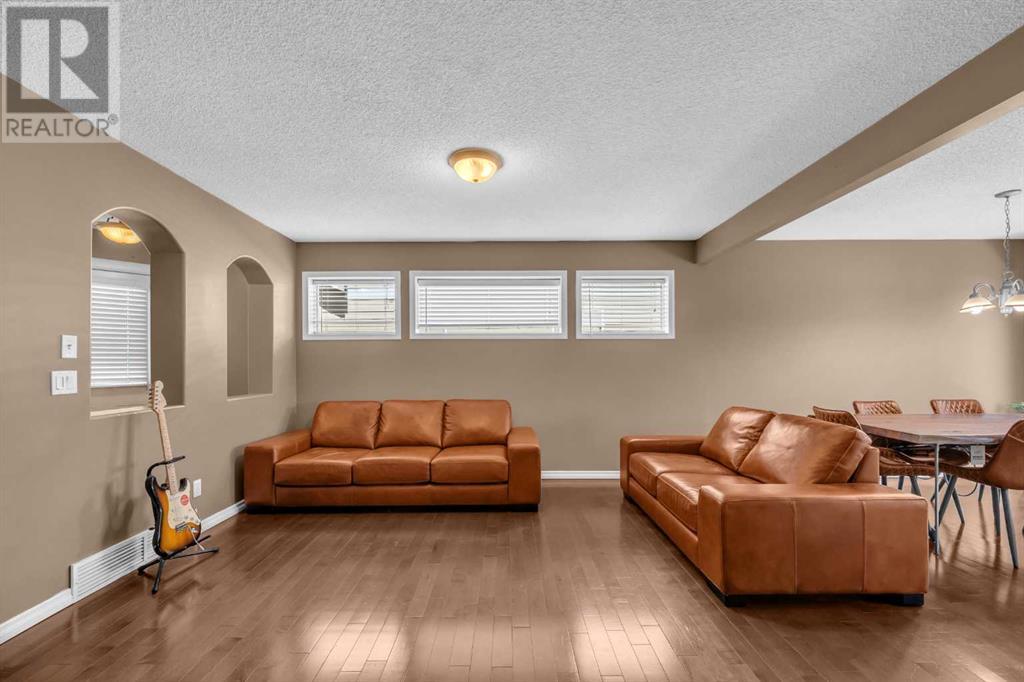 Single Family House for Sale in  Royal Birch Mount NW Royal Oak Calgary 