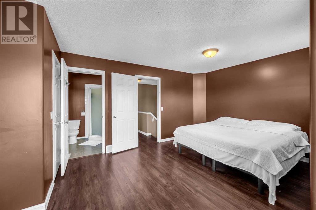 Single Family House for Sale in  Royal Birch Mount NW Royal Oak Calgary 