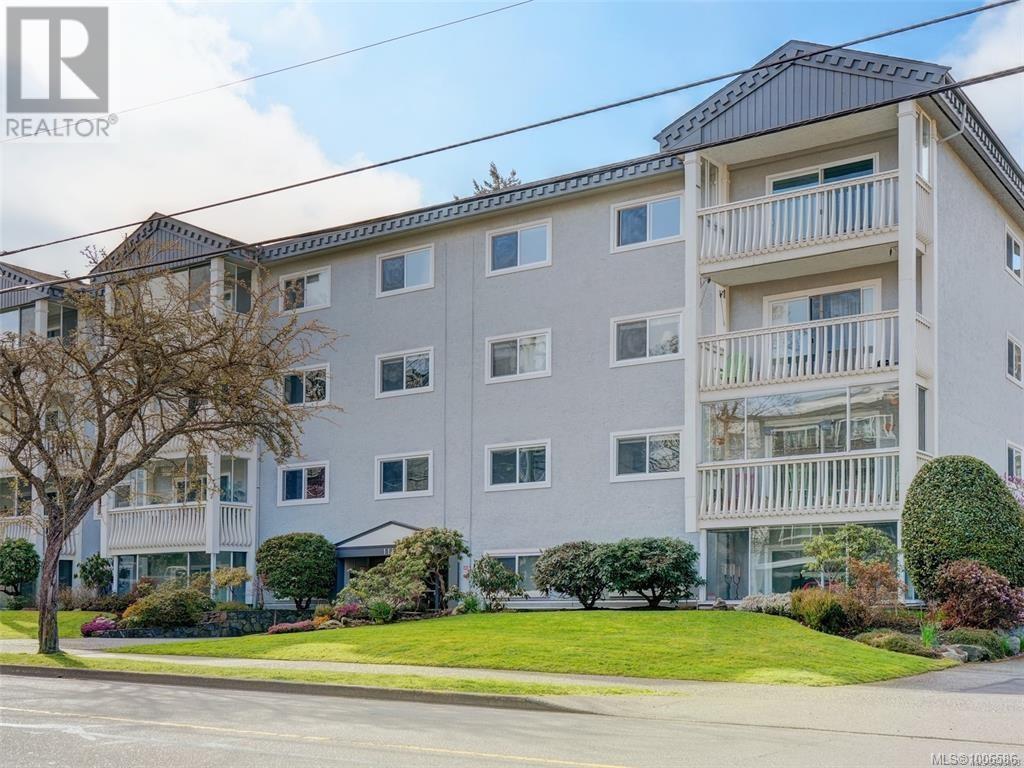 Single Family House for Sale in   Rockland Ave Victoria 