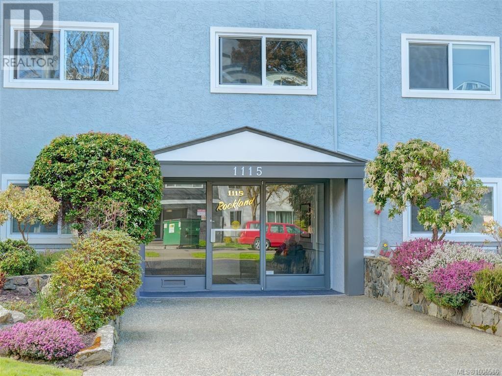 Single Family House for Sale in   Rockland Ave Victoria 