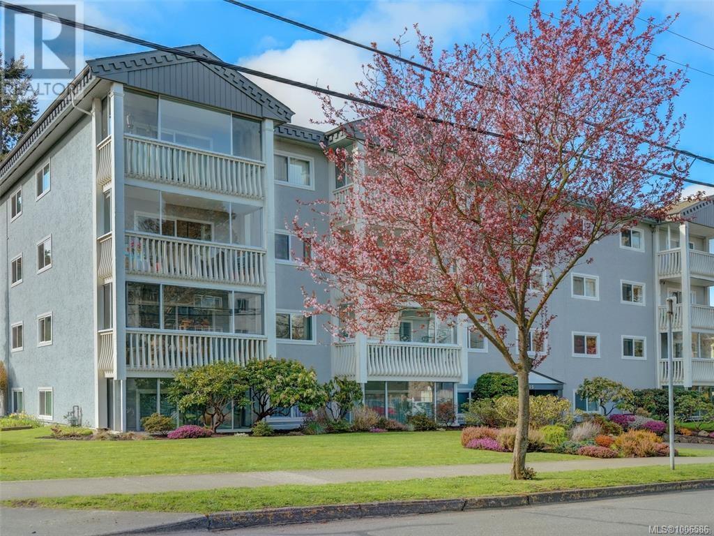 Single Family House for Sale in   Rockland Ave Victoria 