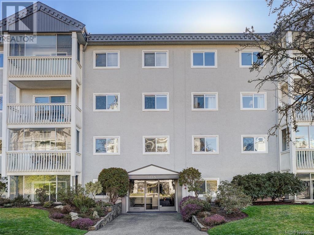 Single Family House for Sale in   Rockland Ave Victoria 