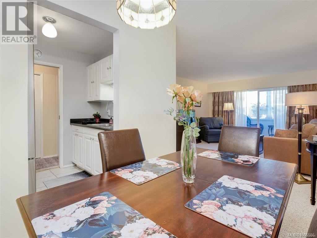 Single Family House for Sale in   Rockland Ave Victoria 