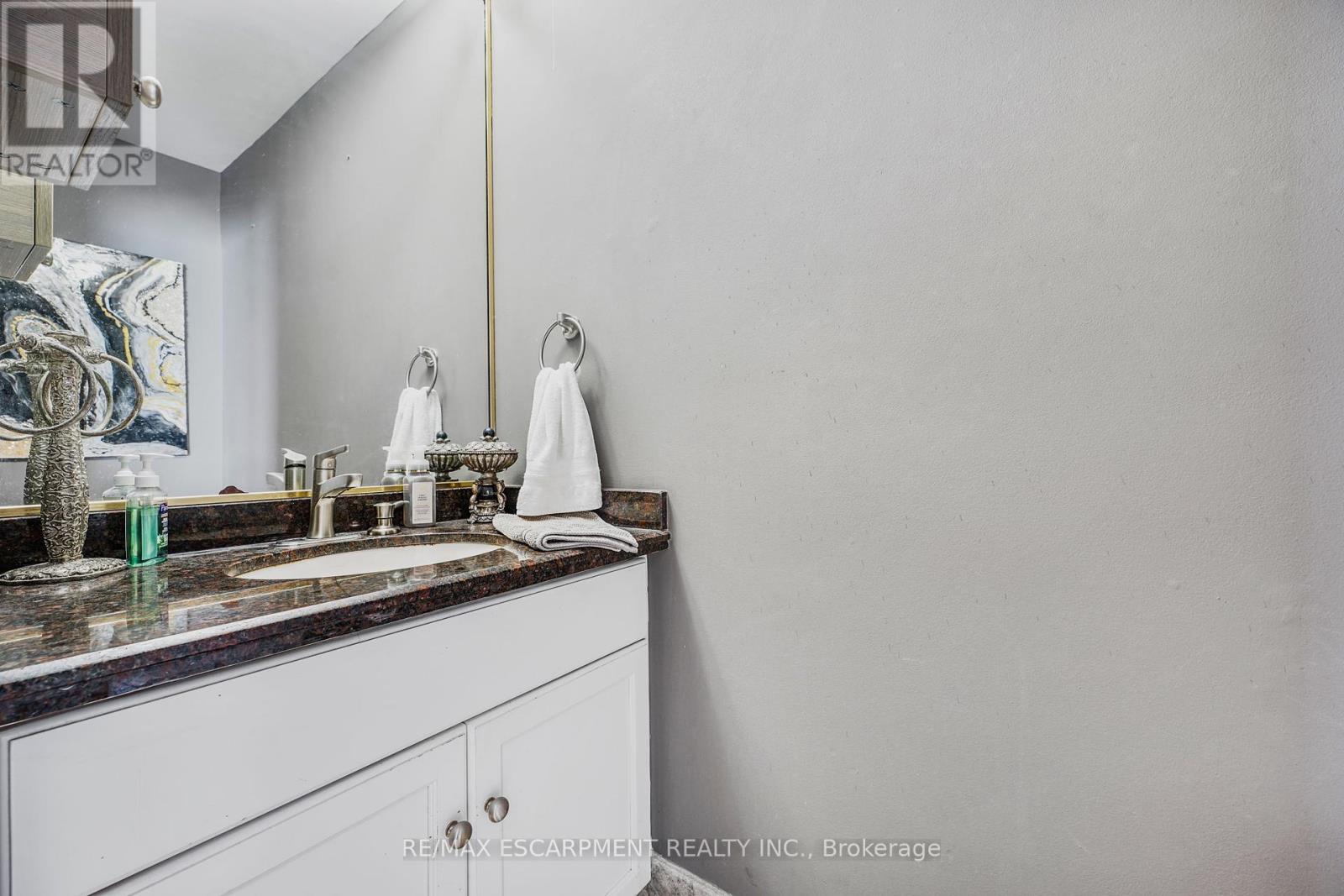 Photo 3 of 491 493 Dewitt Road, Hamilton ON