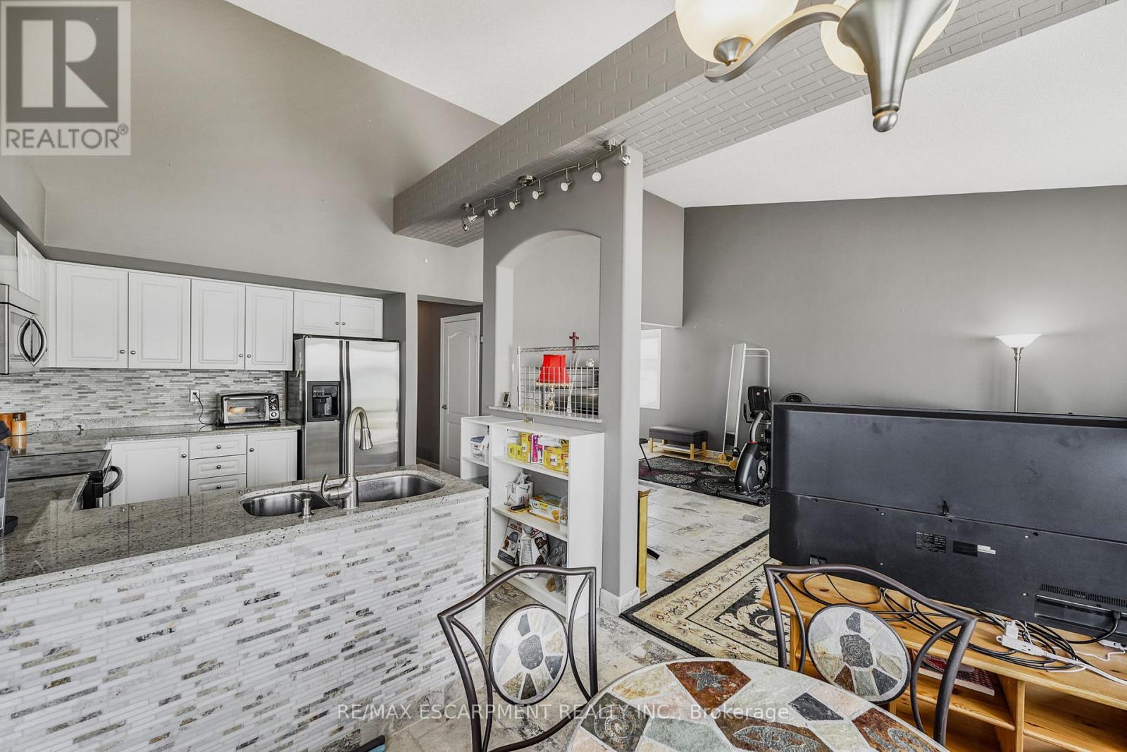 Photo 12 of 491 493 Dewitt Road, Hamilton ON