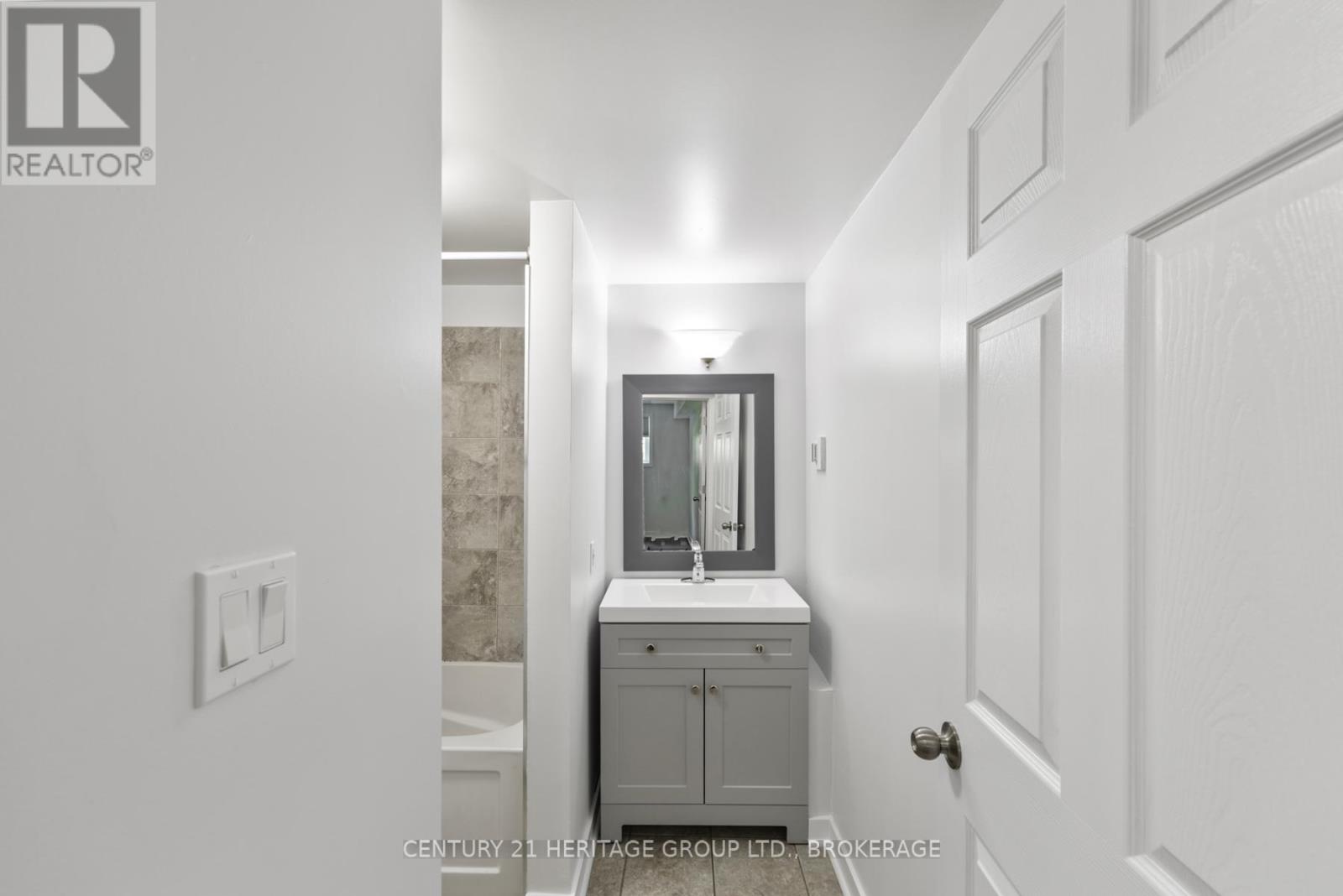 Photo 3 of 107 310 Kingsdale Avenue, Kingston ON
