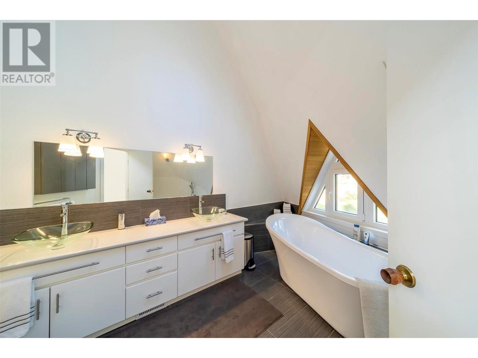  16709 Maki Road, Lake Country