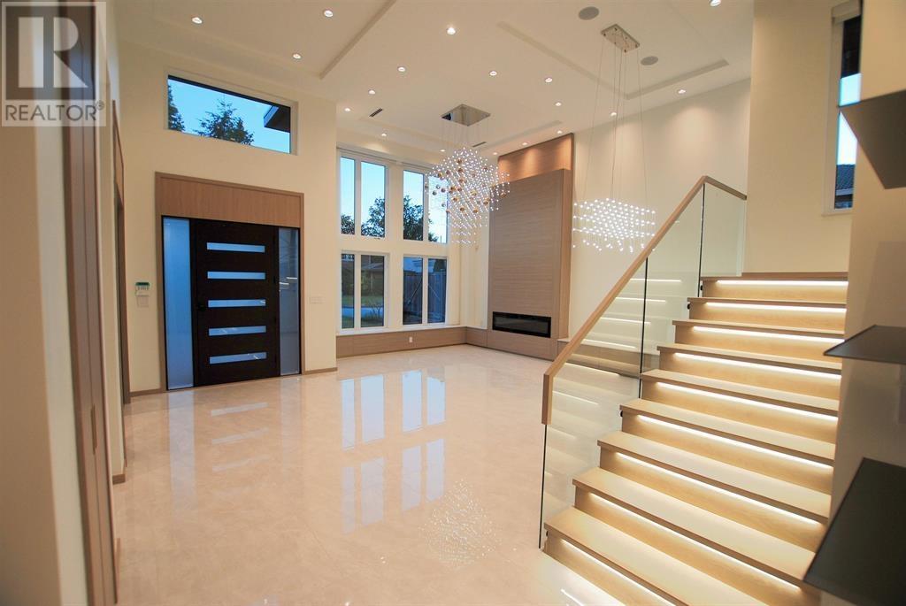 Photo 2 of 6431 Skaha Crescent, Richmond BC