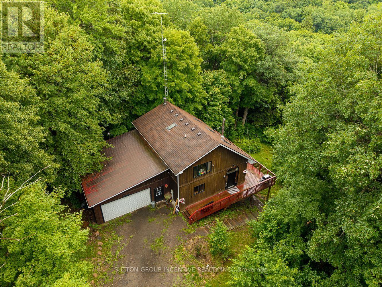 Photo 12 of 806 Clearwater Lake Road, Huntsville ON