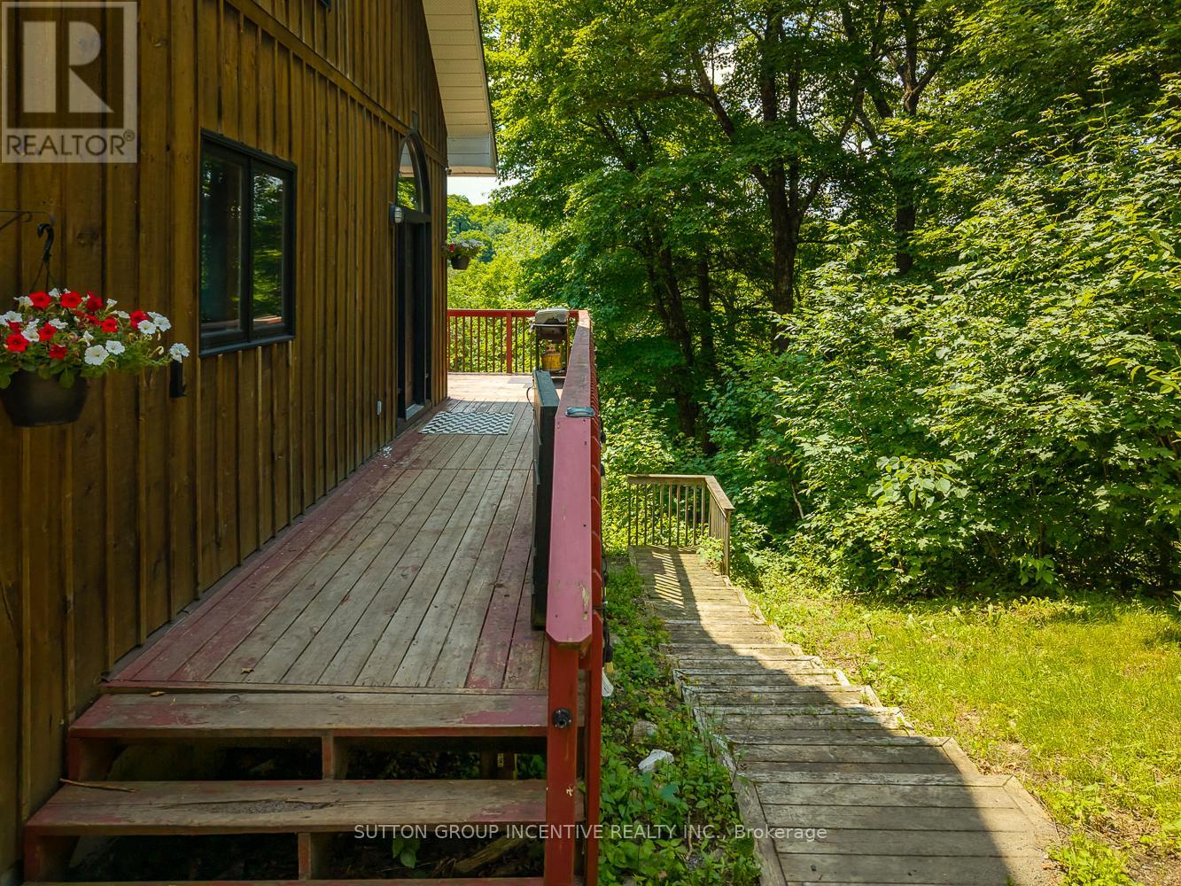 Photo 31 of 806 Clearwater Lake Road, Huntsville ON