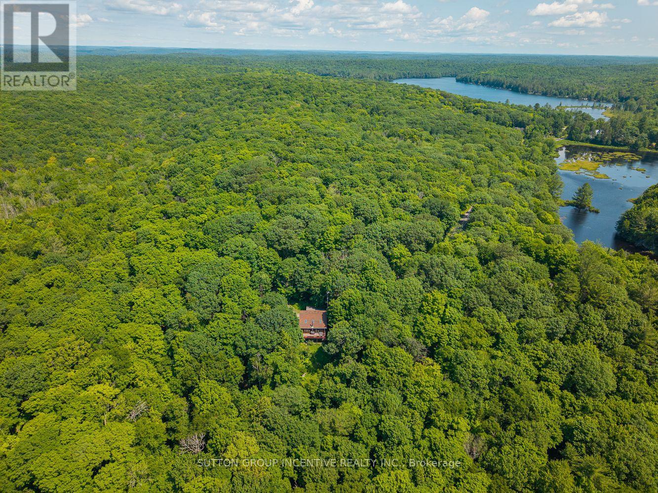 Photo 2 of 806 Clearwater Lake Road, Huntsville ON