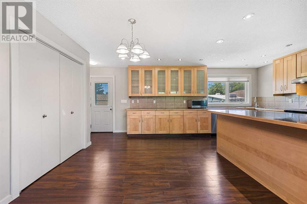 159 Pinecliff Way NE, Calgary, Alberta