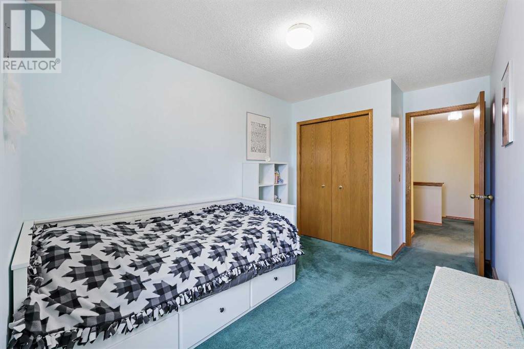 Single Family House for Sale in  Hawkmount Close NW Hawkwood Calgary 