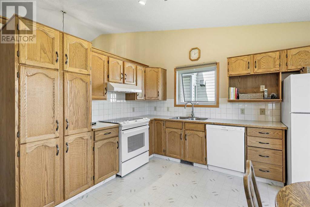 Single Family House for Sale in  Hawkmount Close NW Hawkwood Calgary 