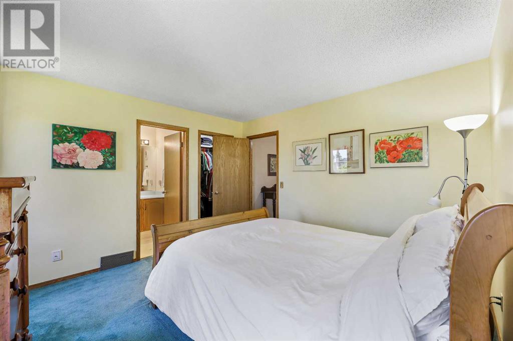 Single Family House for Sale in  Hawkmount Close NW Hawkwood Calgary 