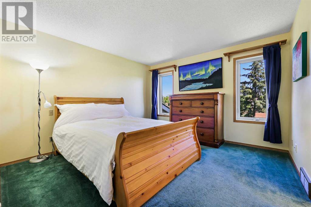 Single Family House for Sale in  Hawkmount Close NW Hawkwood Calgary 
