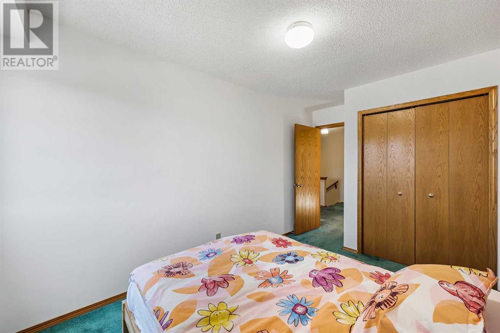 Single Family House for Sale in  Hawkmount Close NW Hawkwood Calgary 