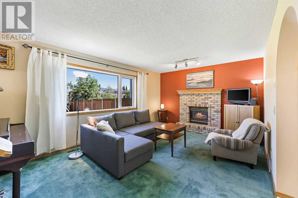 Single Family House for Sale in  Hawkmount Close NW Hawkwood Calgary 