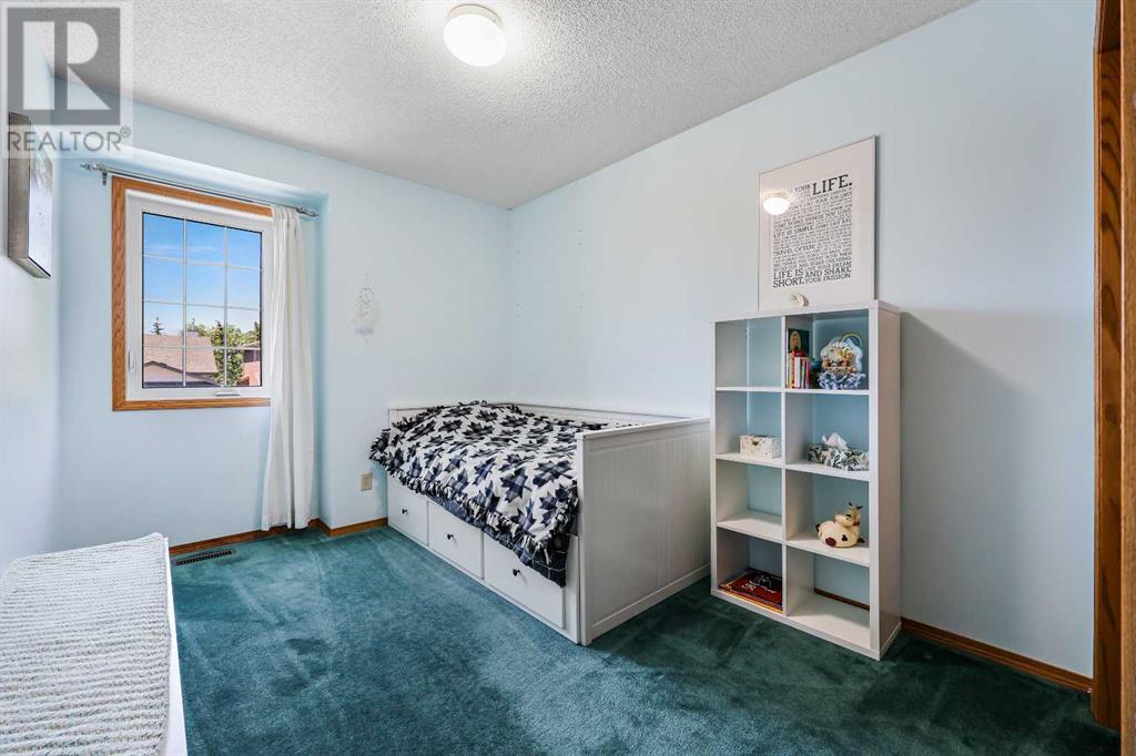 Single Family House for Sale in  Hawkmount Close NW Hawkwood Calgary 