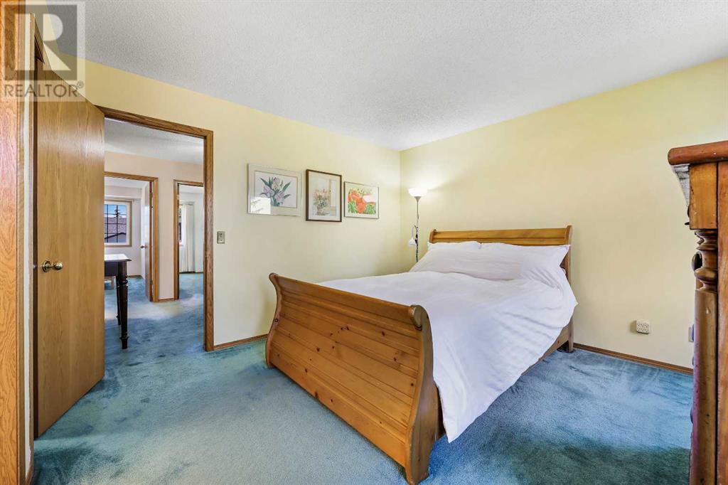 Single Family House for Sale in  Hawkmount Close NW Hawkwood Calgary 
